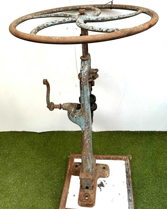 Maquina de perfuração manual anos 20, incompleta 115 cm de altura