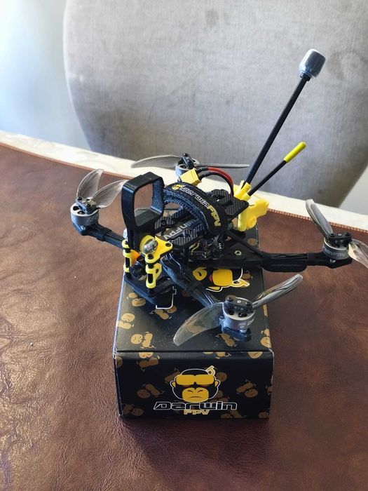 Drone FPV DarwinFPV FoldApe 4" Analógico BNF 3S (XT30) + Extra Camera Mount