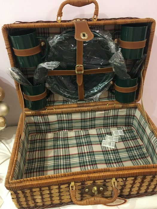 Чемодан для пикника. Декор.Посуда.Новый