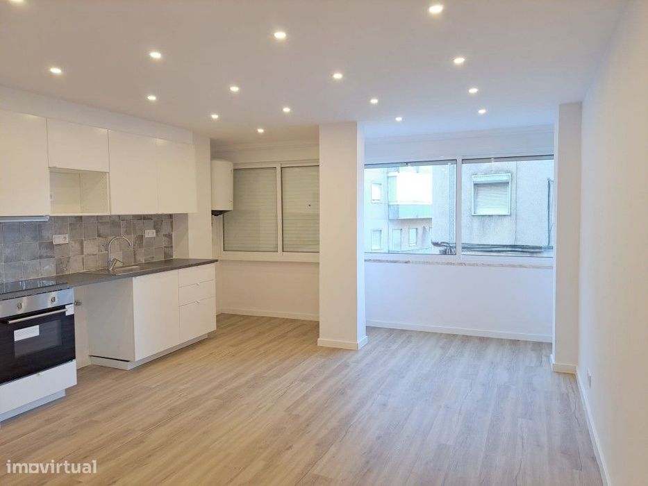 Apartamento T2 para venda em Amadora - Lisboa