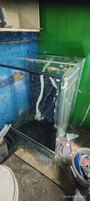 Terarium o wymiarach 110x80x65