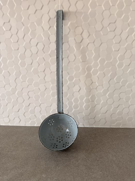 Duża chochla cedzak vintage PRL emaliowana