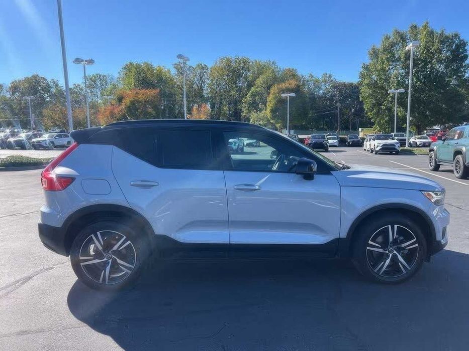 Volvo XC40 T5 R-Design      2022