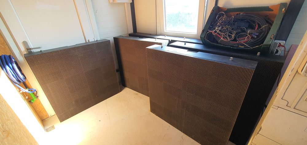 Telebim 6.3m2, 6 kabinetów komplet