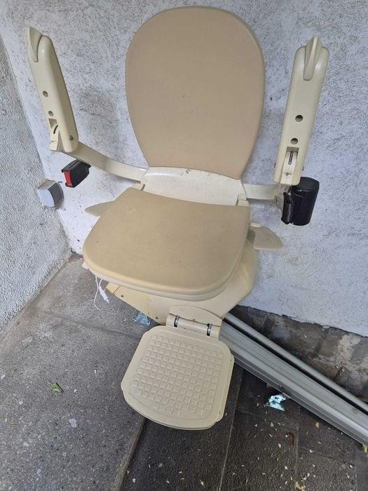 Winda schodowa zewnętrzna Brooks krzesło podnośnik inwalidzka prosta