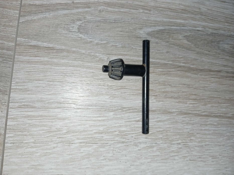 Ключ для патрона дрелі