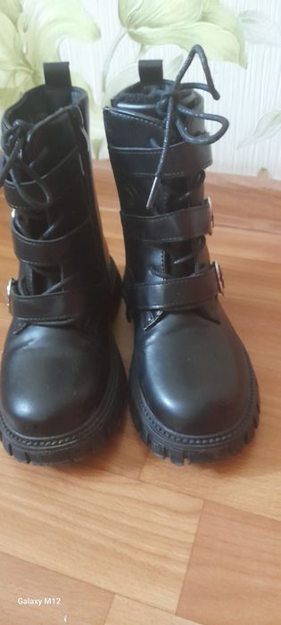 Продам детские сапожки-полуботинки для девочки