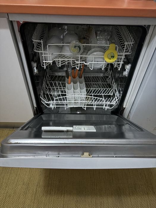 Eletrodomésticos- máquina  da loiça e combinado frigorífico