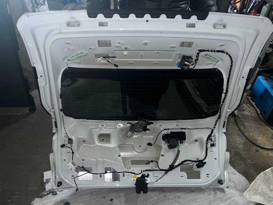 Задня ляда кришка багажника VW id4 в гарному стані