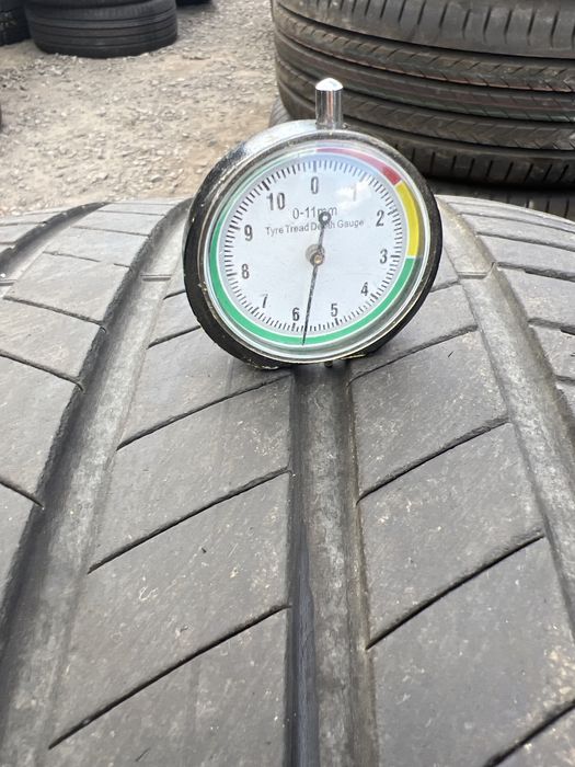 Opona bridgestone 295/35/21 para
