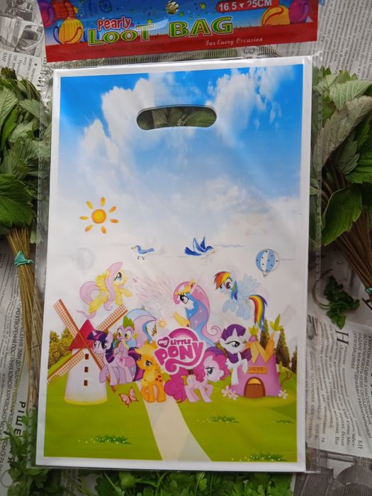 Подарункові фасовочні пакети на день народження свято у садочок школу