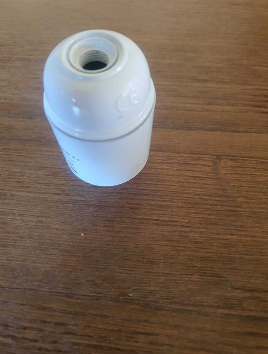 casquilho novo, em branco