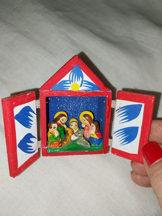 Presépio português, é tipo oratórios populares/natalícios feitos em Po