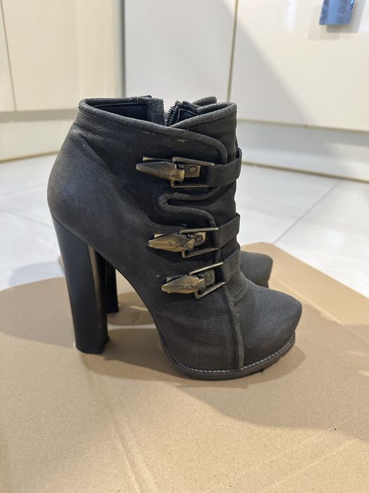 Батильоны ботинки на высоком каблуке тракторная подошва