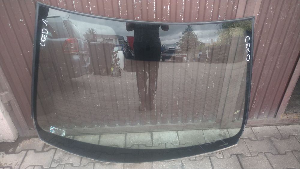 ) Kia Ceed 1 szyba przednia czołowa