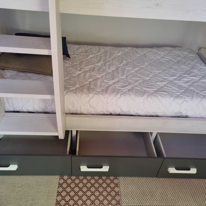 Beliche boas condições, com os colchões.