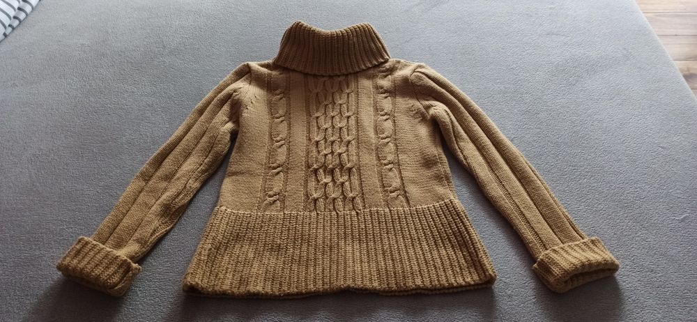 Ciepły sweter golf beżowo-brązowy