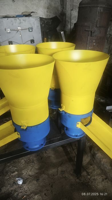 Гранулятор, Рабочая часть с матрицей 200 и подвижные ролики