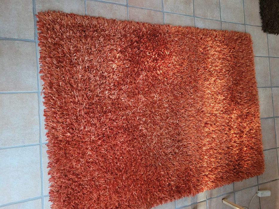 Carpete de pelo comprido em excelente estado geral 200cm/140cm