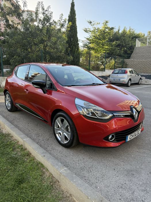 Clio Tce 0.9 Turbo• Red Interior Touch Pack • Hands Free • Ecran • Camera de Ré • Keyless Entry • Keyless Start • Poucos Km • IPO 7/27 • Revisado