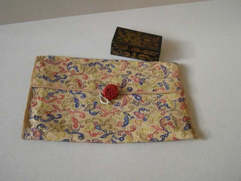 Warsztaty Krakowskie - kasetka batikowa oraz teczka portfelowa.