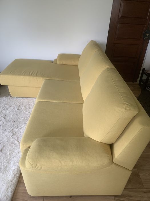 Sofá semi-novo amarelo