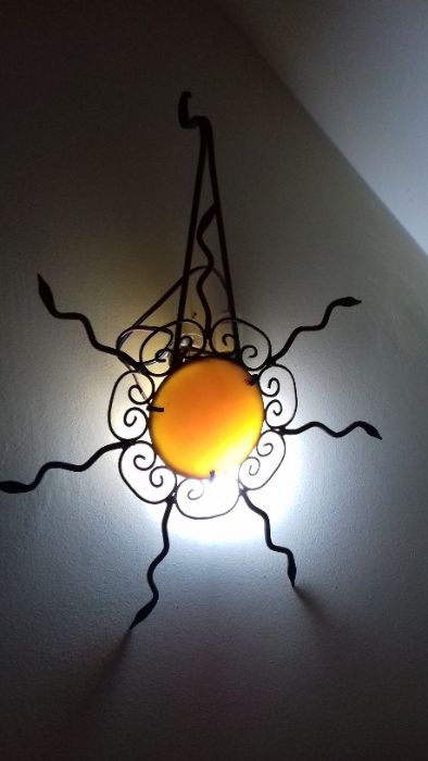 Apliques marroquinos um amarelo outro laranja /não estão eletrificados