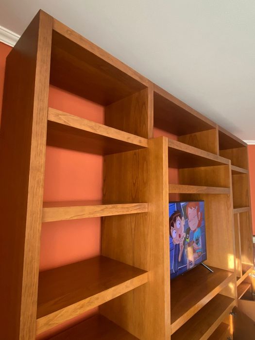 Estante móvel TV de sala em madeira carvalho mel