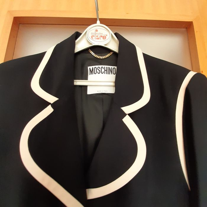 Venda blaser da marca MOSCHINO,  preto debroado a branco.