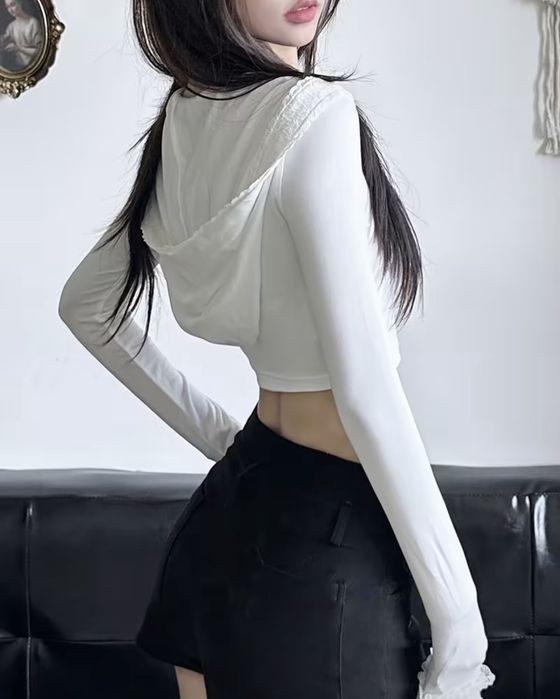 Топ-толстовка з рюшами та мереживом на рукавах