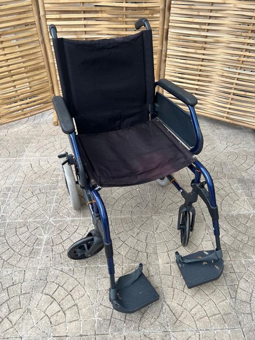 Cadeira de Rodas Breezy 250 Dobrável