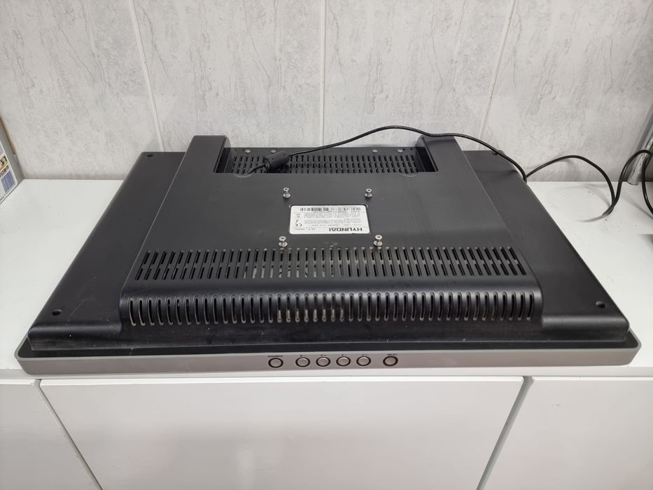 Hyundai LCD TV with Remote Control64297630161153123