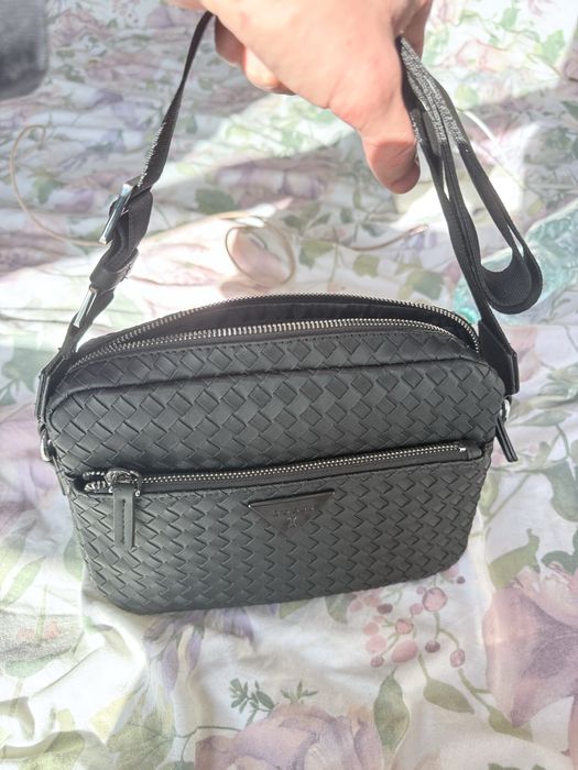 Stylowa torebka na ramię Guess –idealny stan