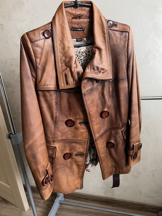 Жіноча куртка шкіряна