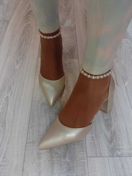 (40/41) Złote, bogato zdobione czółenka wieczorowe z perłami, NOWE