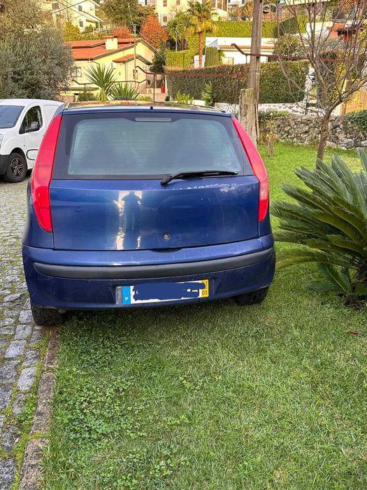 FIAT PUNTO AZUL 2001