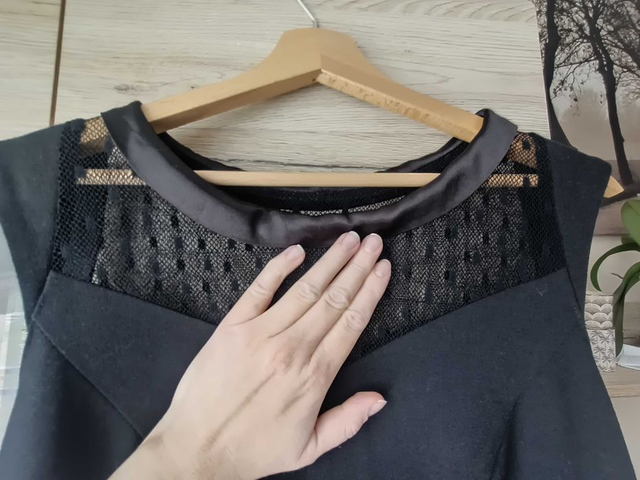 Czarna klasyczna sukienka