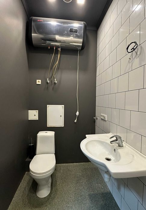 Лобановського 6Д( ЖК Червонозоряний) 1-й поверх, окремий вхід, 57,4 м²