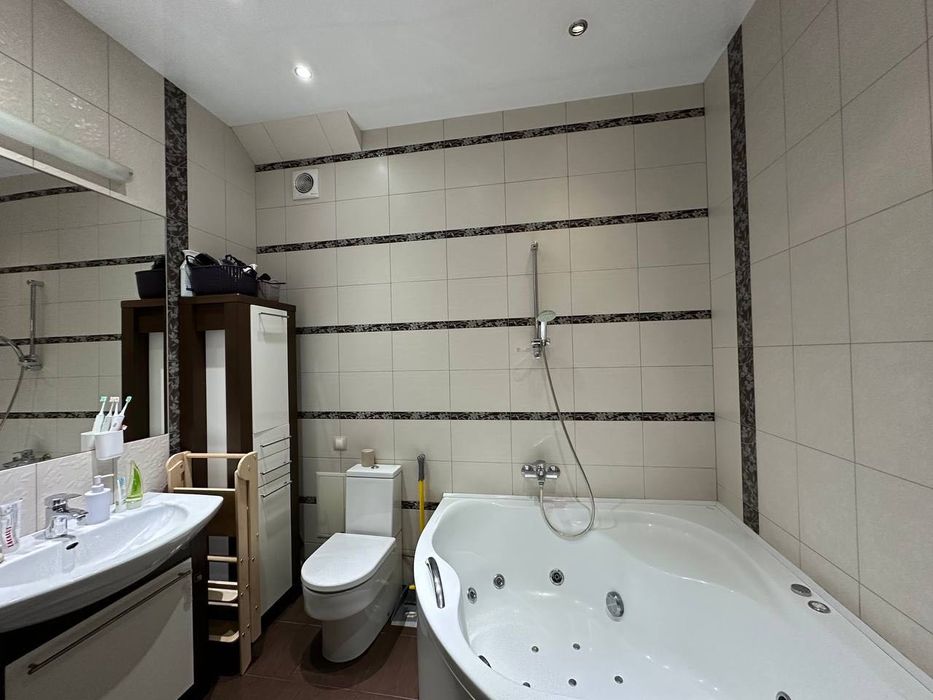 Продаж  3х кімнатної квартири студії в самому центрі біля Європи