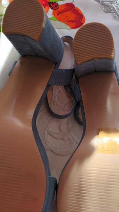 Eleganckie sandałki nowe