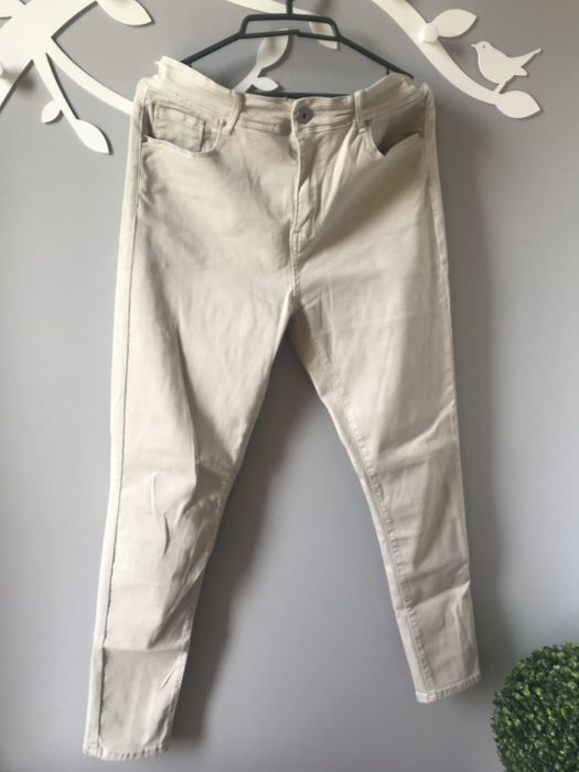 Spodnie Goodies 42 beżowe