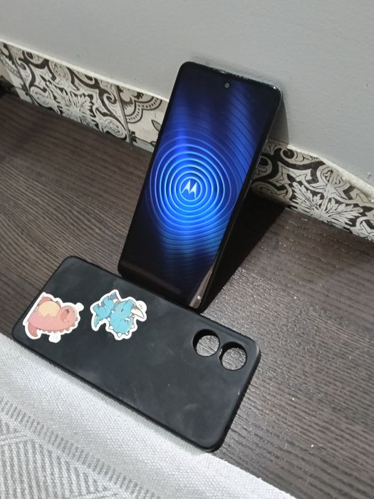 Motorola g24 256 GB, 8 GB RAM.