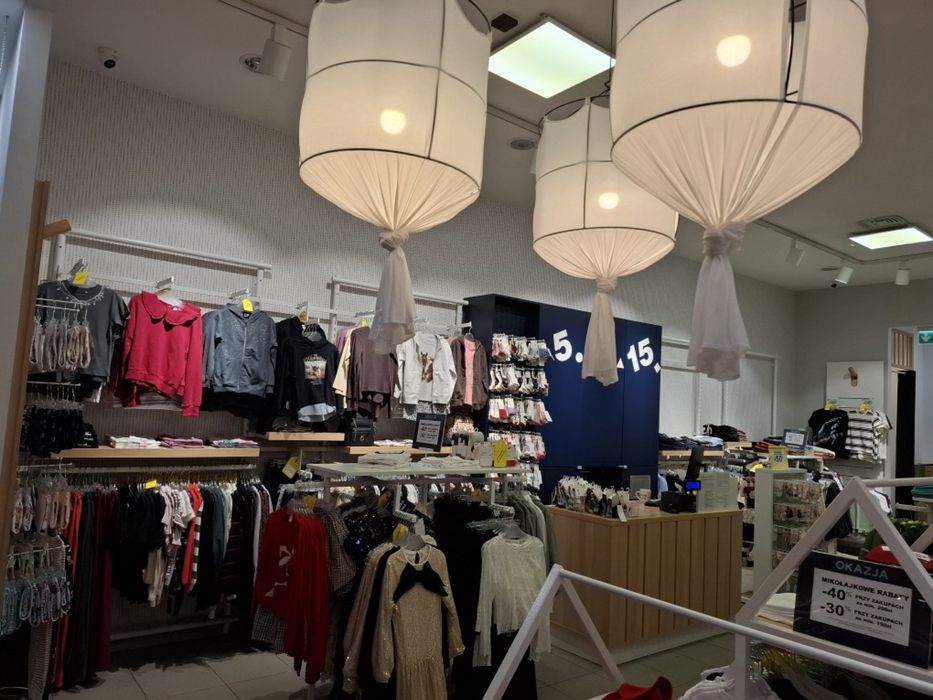 Wyposazenie/meble sklepu odziezowego 5.10.15
