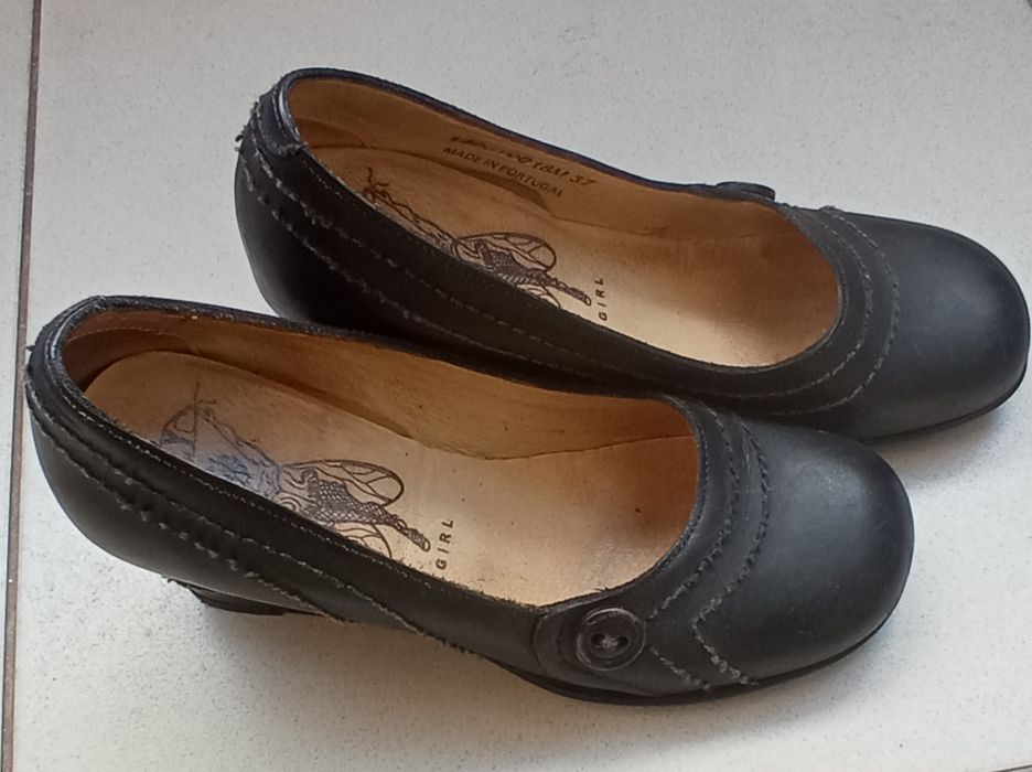 Sapatos pretos Fly London