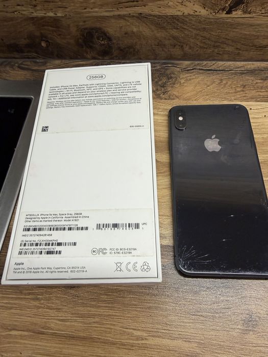 Продам Iphone xs max 256gb neverlock состояние на фото