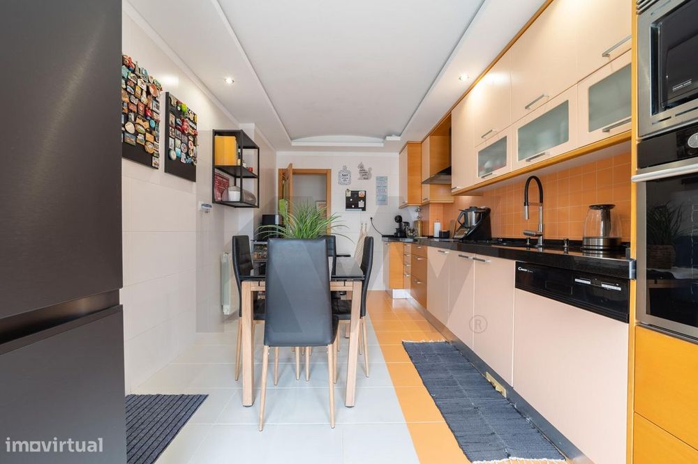 Apartamento T3 com Suite, Arrecadação e Garagem para 3 Carros