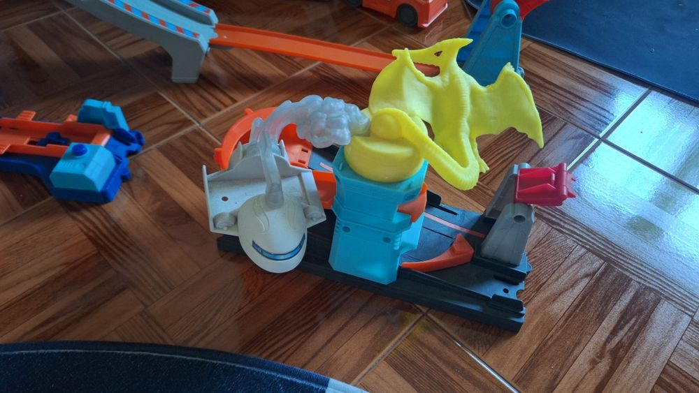 Conjunto pistas Hot wheels e camião
