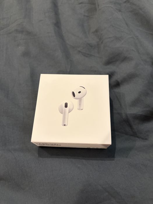 Airpods 5 z bezprzewodowym etui ładującym