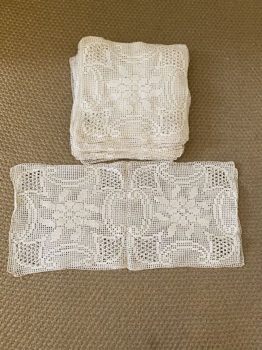Quadrados Crochet feitos à mão,são 33,para fazer toalha.