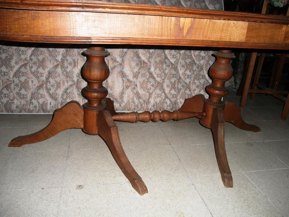 Mesa Oval Pés de Galo